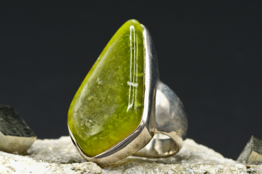 Lizardit Ring