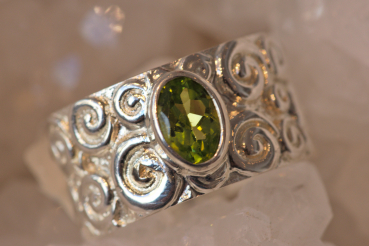 Ring Curly mit Peridot