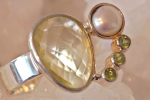 Ring mit Lemmonit, Peridot und Perle